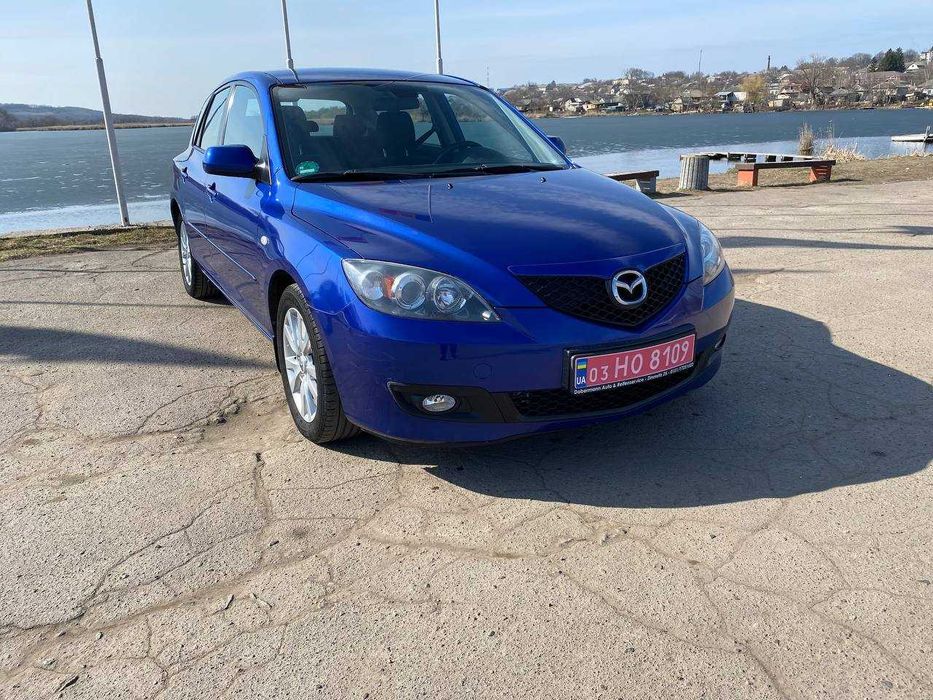 Автомобіль Mazda 3