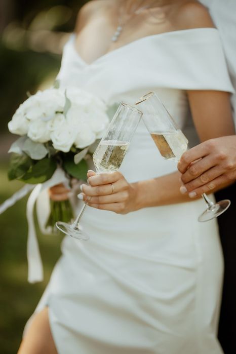 .Сукня весільна.