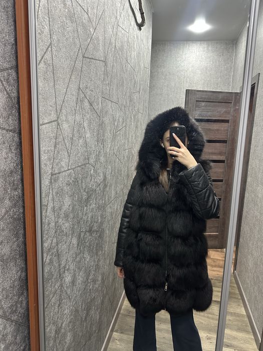 Чорна шуба з натурального хутра, відмінний стан.