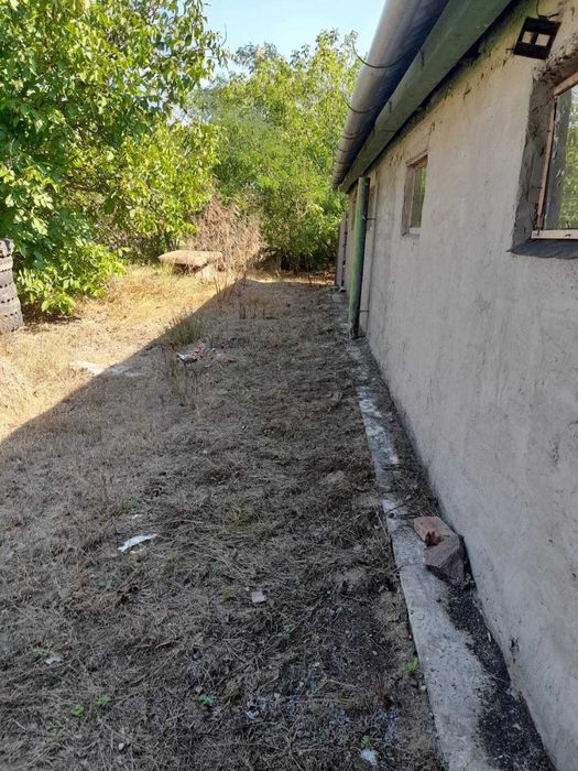 Продається, в селі Бузуків, земельна ділянка 25соток, під забудову.