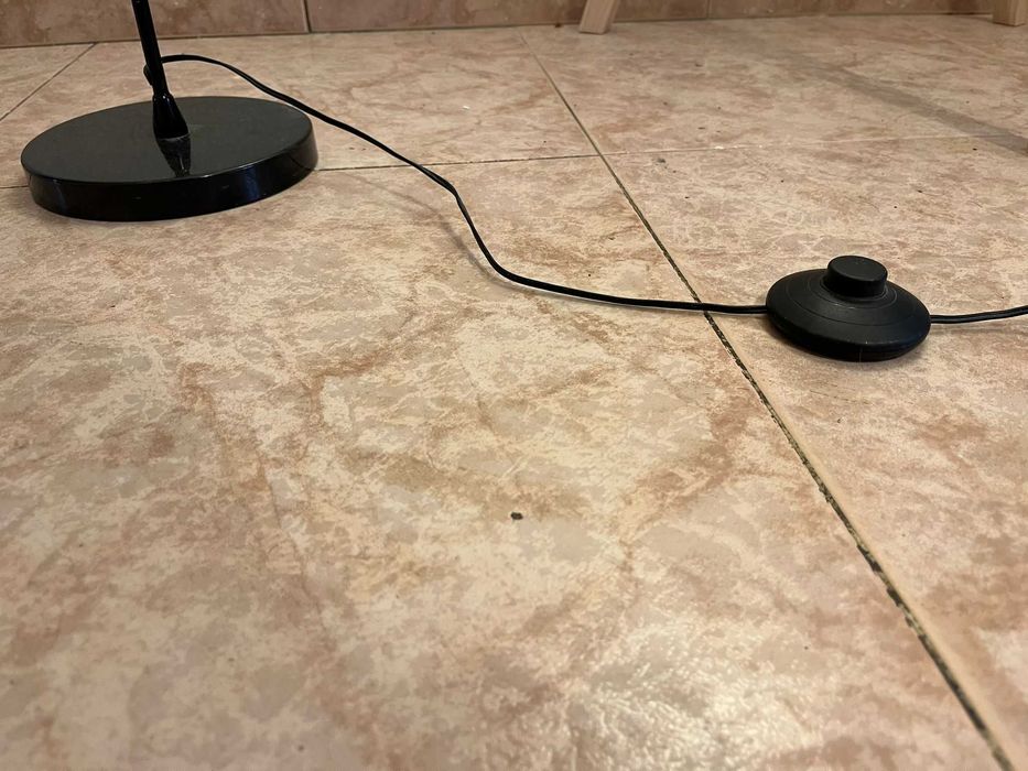 Candeeiros IKEA JANSJÖ pretos – 3 unidades (2 de pé + 1 de secretária)