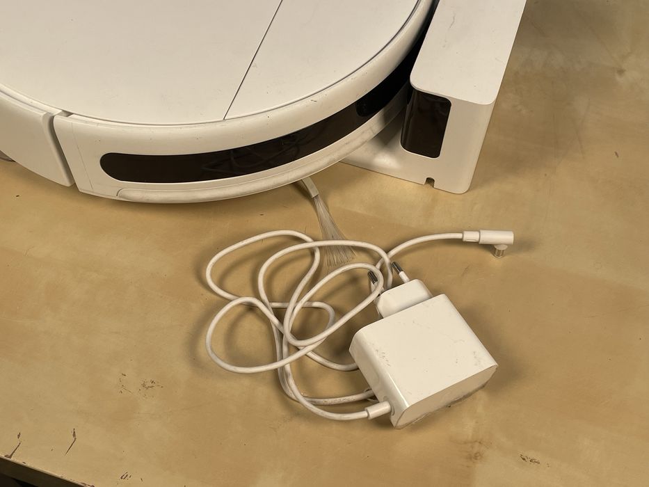 Robot sprzątający XIAOMI Mi Robot Vacuum-Mop Essential MJSTG1