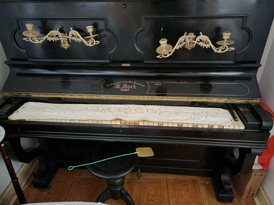 Piano antigo M. Bord Paris