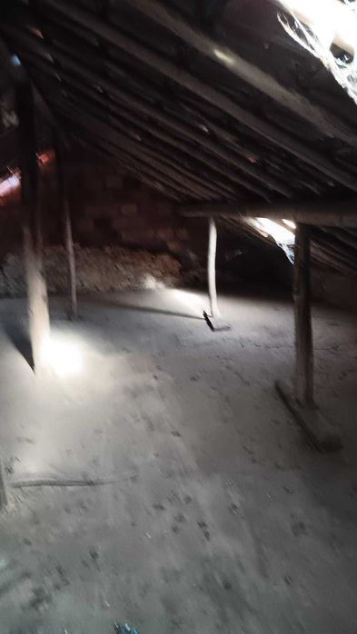 Terreno de 2200m2 com moradia para restauro.