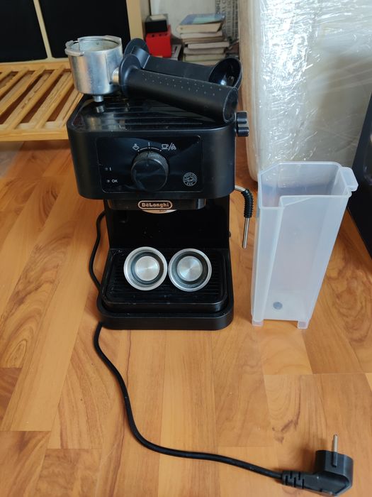 Ekspres kolbowy DeLonghi EC235