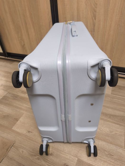 Большой  дорожный чемодан, Валіза великого розміру, гігант фірмовий