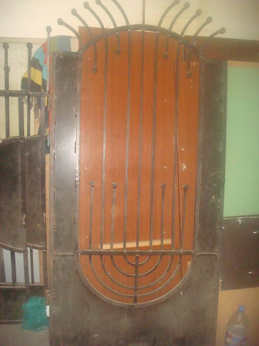 Продаю забор металлический с калиткой.