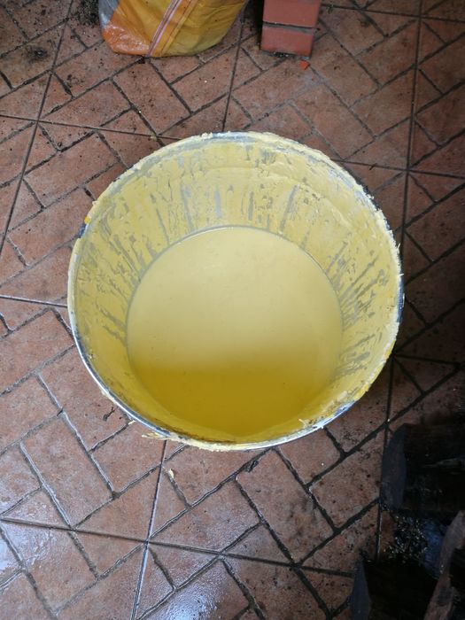 Tinta de Marcação de Estradas Amarela