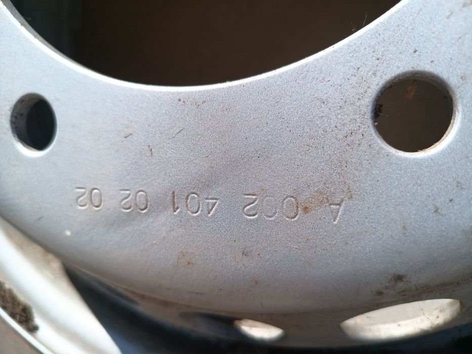 Opona felga 225/85E16 Michelin Mercedes