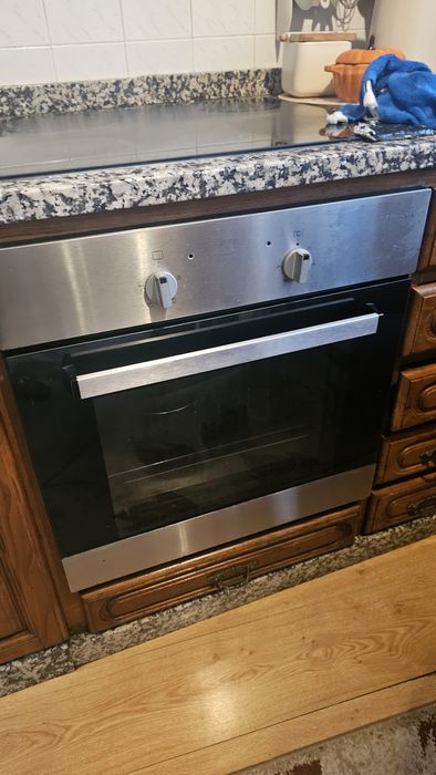 Placa e fogão a funcionar