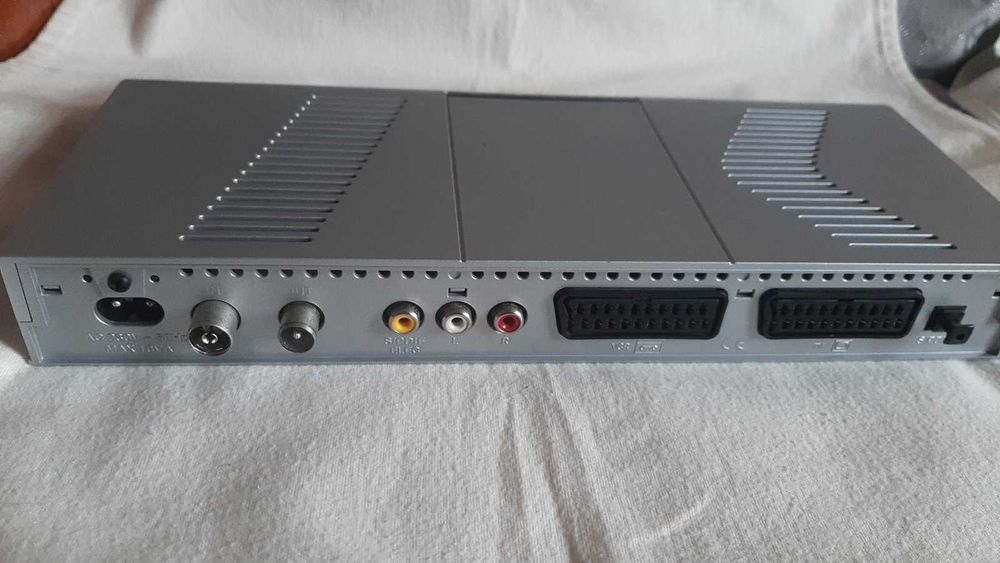 Устройство EOC-110V для передачи Ethernet по коаксиальному кабелю.