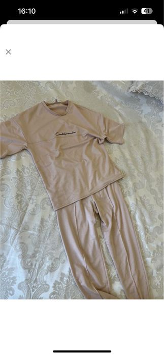 Мужской спортивный костюм