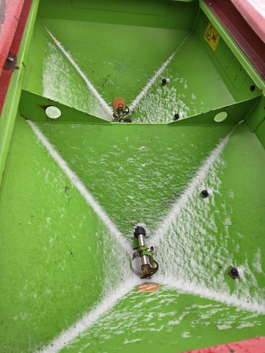 Wózek do rozsiewacza rozsiewacz rcw piast wapna unia brzeg