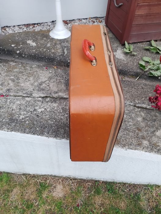 Walizki podróżne zabytkowe