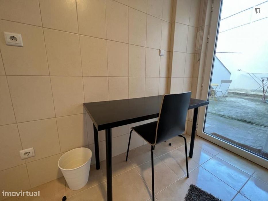 Quarto - localizado em Olaias Lisbon