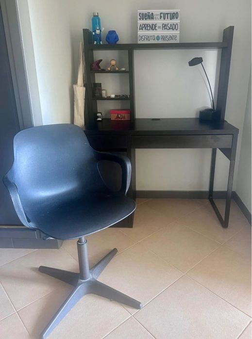 Secretaria e cadeira de estudo