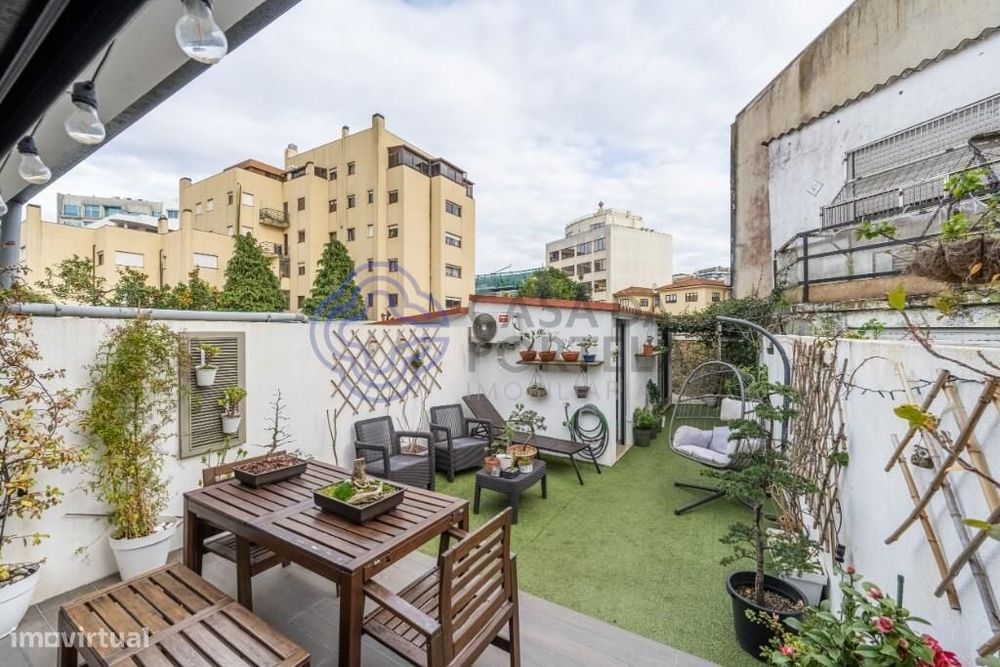 Moradia T2+1 Mezzanine c/ logradouro e anexo - Mafamude, Vila Nova de