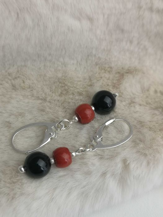 srebrne kolczyki onyks i koral