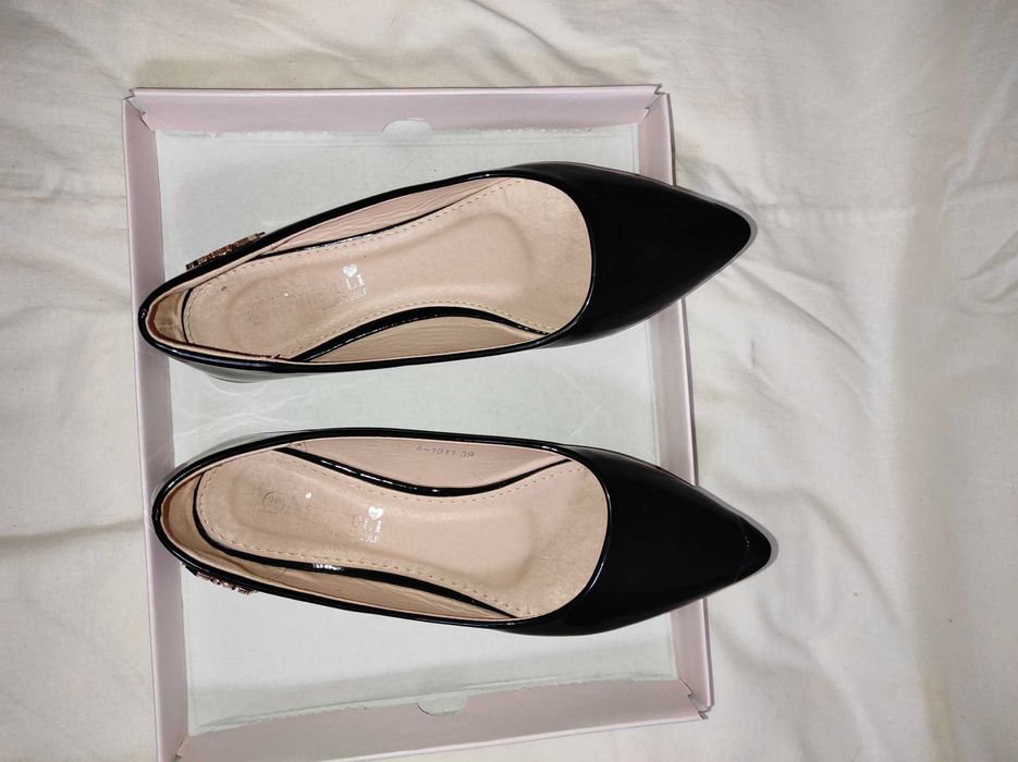 Жіночі туфлі-човники