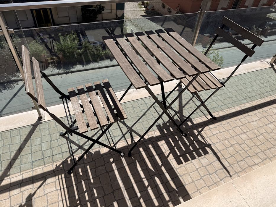 Mesa e cadeiras exterior