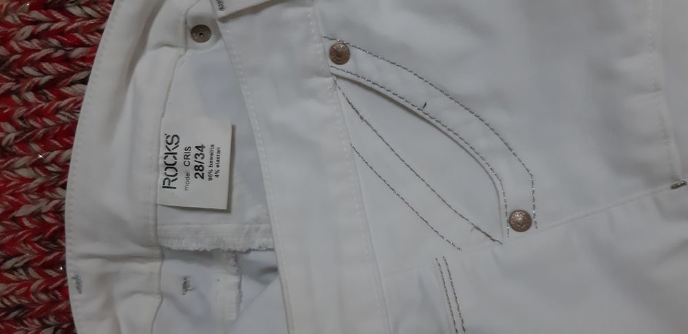 Białe spodnie z prostymi nogawkami Rocks rozm. 28/34