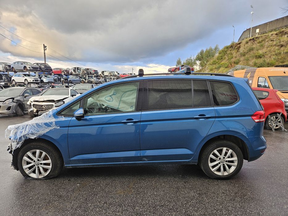 Volkswagen Touran 1.6 TDi de 2016 para peças