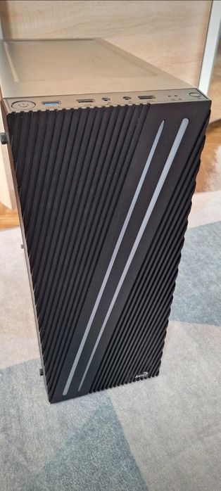 komputer bez karty graficznej oraz dysku