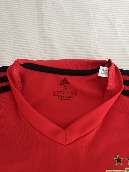 T-shirt Benfica 21/22 com Assinaturas