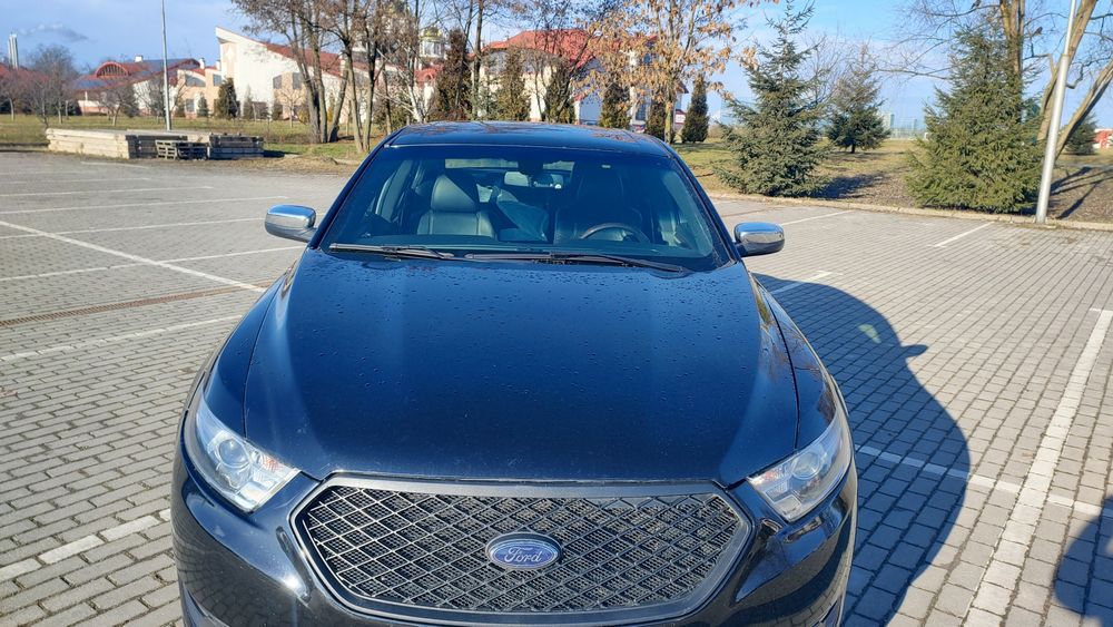 FORD TAURUS Limited 2016
