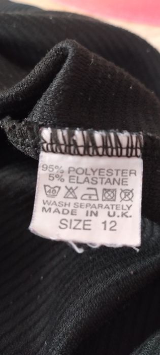 Czarna mini spódniczka