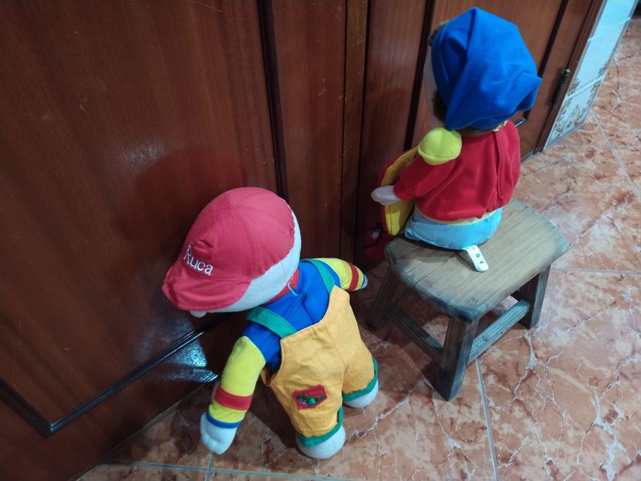 Bonecos peluche Noddy e Ruca casa quarto apartamento vivenda vizinha carro.