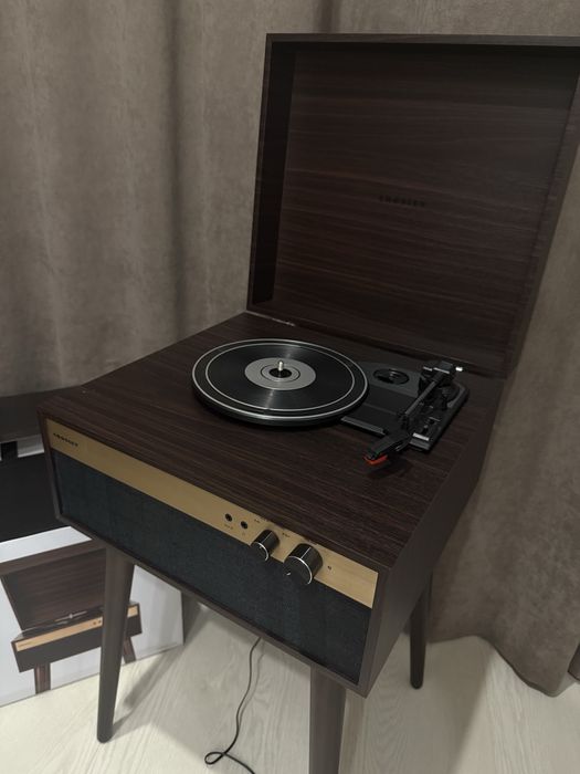 Програвач Crosley Jasper Turnable Walnut CR6236A-WA4
