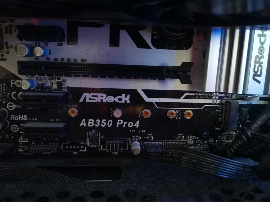 Комп'ютер: монітор, системний блок, клавіатура, миша.