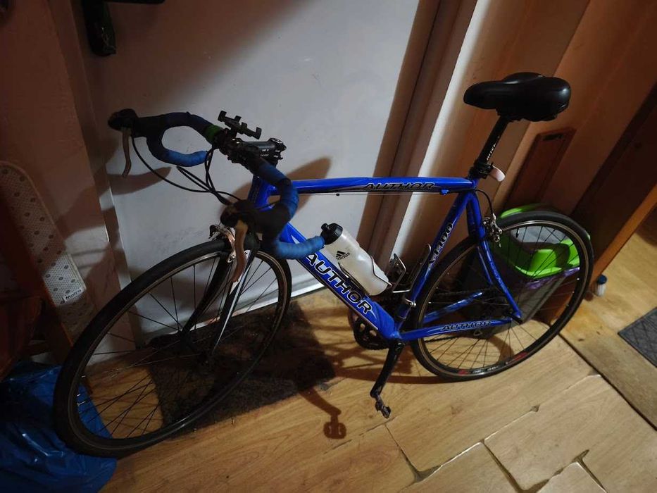 Rower szosowy firmy Author model A4400