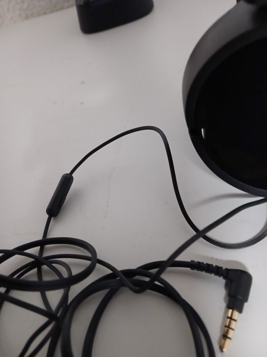 Auriculares com fio e micro