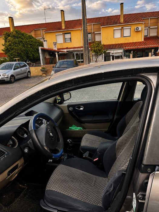 Renault Mégane II 1.5 dCi 2003 | Para Reparar | Interior Excelente