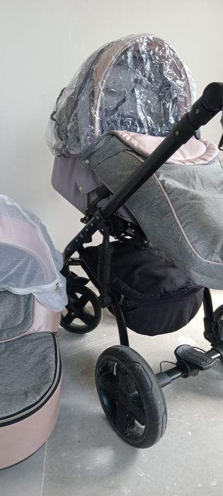 Колиска для дівчинки