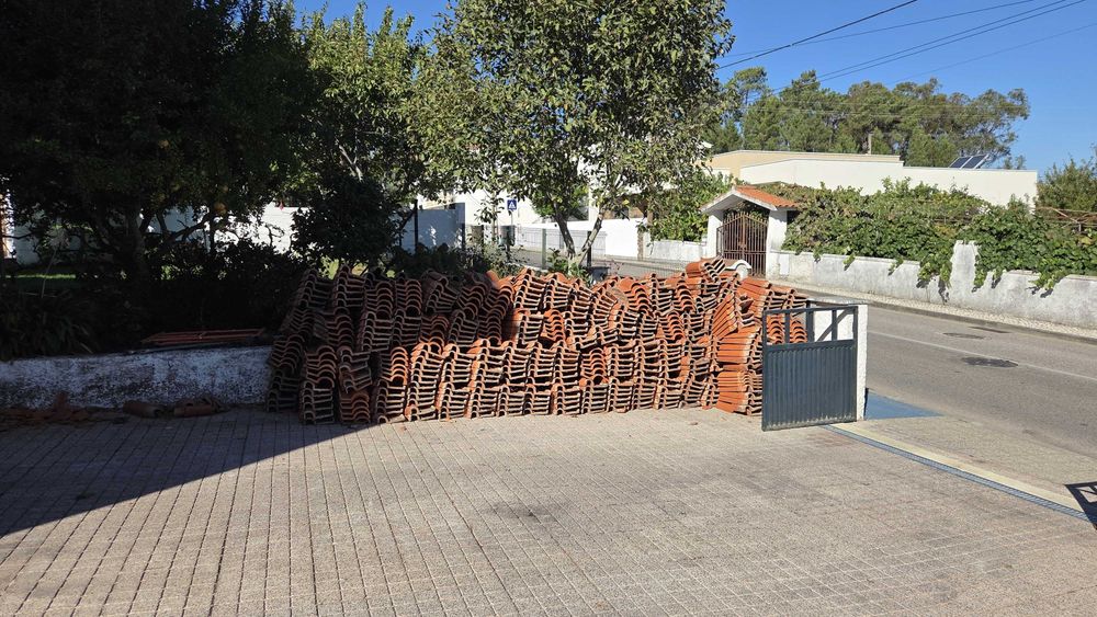 120m2 Telha lusa Mortágua  150€ tudo