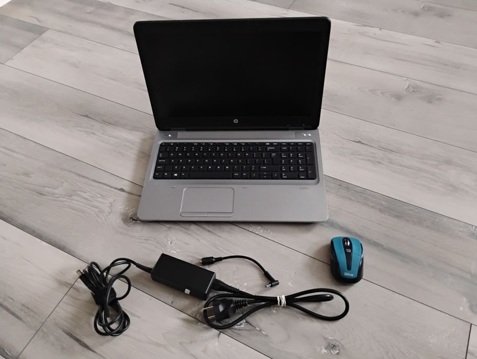 Laptop HP 8 RAM / 128G pamięci
