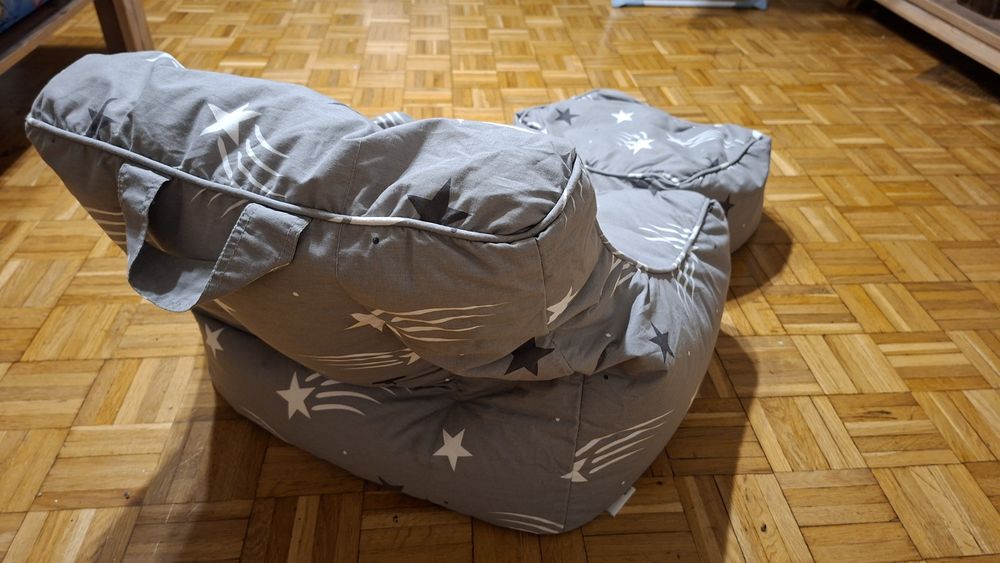 Pufa dla dzieci z podnóżkiem