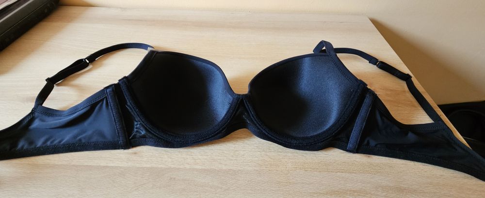 Nowy czarny biustonosz balkonetka Wien Tezenis