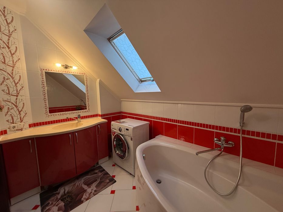 Продаж будинку по вулиці Романця.