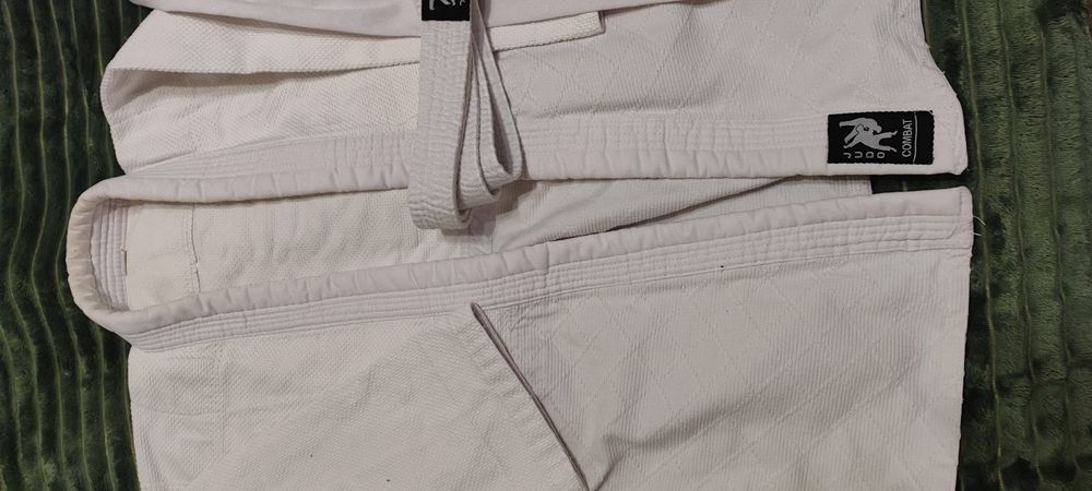 Продам кимоно для дзюдо..