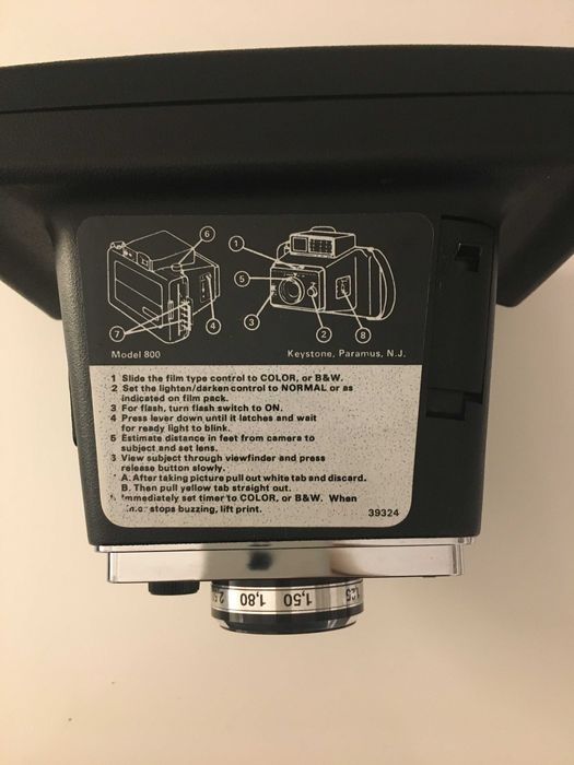 Dwa polaroidy marki Keystone "Rapid Shot" i "60 Second Everflash"