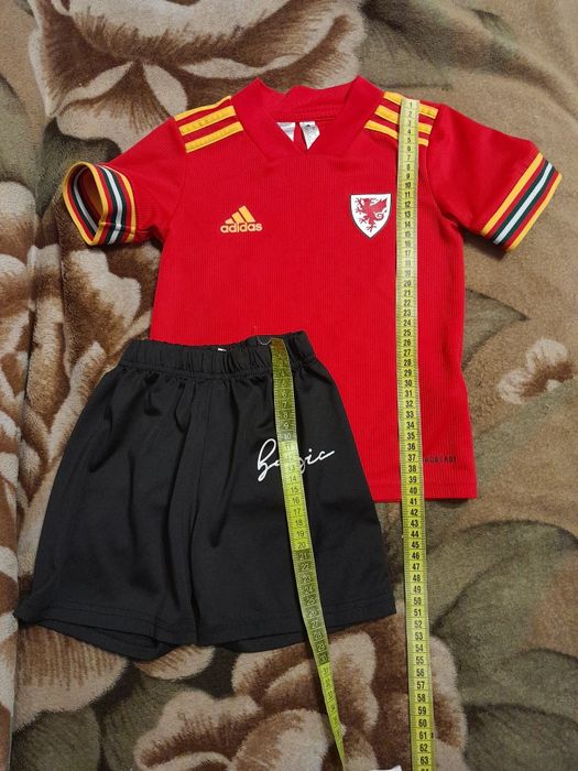 Продам костюми- форму  хлопчикам.