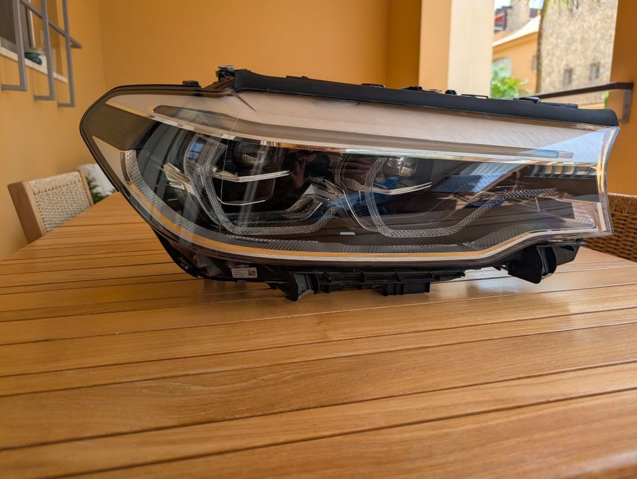 Farol BMW serie 5 G30 G31 - Adaptive LED - Direito