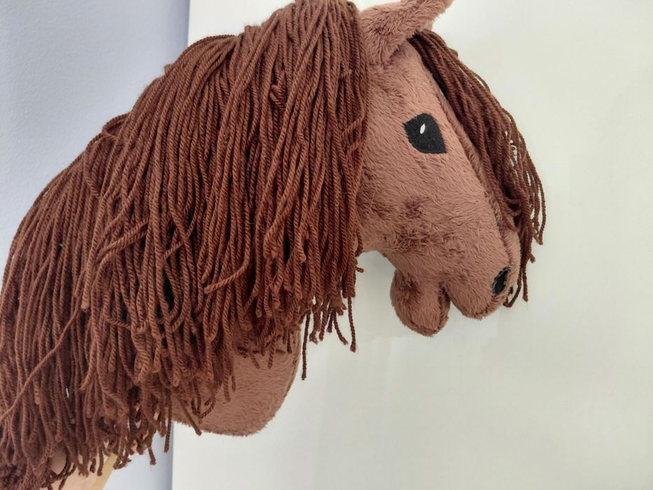Brązowy Hobby horse