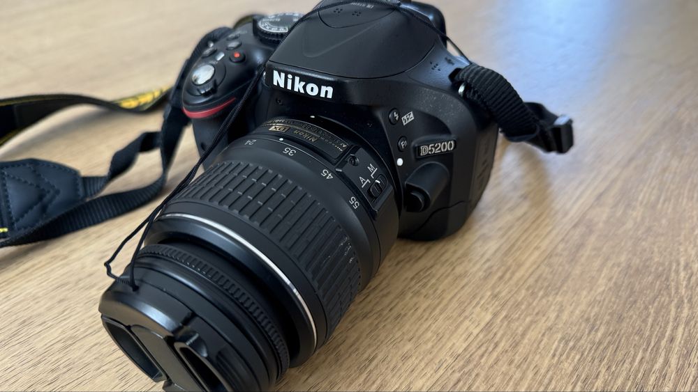 Дзеркальний фотоапарат Nikon D5200 + Kit 18-55mm (стан ідеальний)
