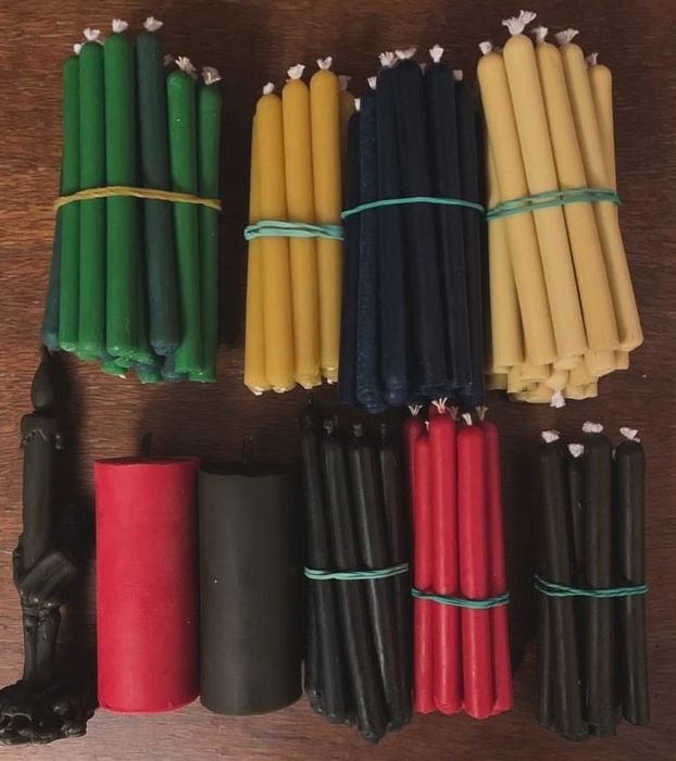 Свеча цветная, оговор.Восковая 100%. Возможна с заговором.