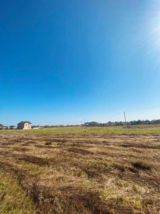 Продаж земельної ділянки у передмісті!